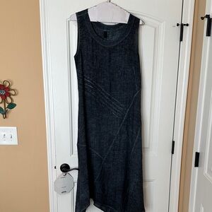 Chic Blue Sleeveless Midi Dress with side pockets